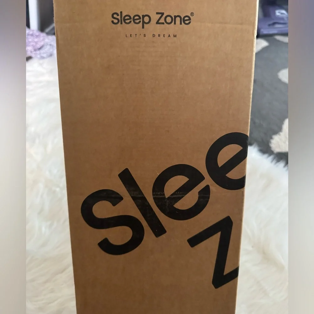 New Sleep Zone White Comforter (Q)
